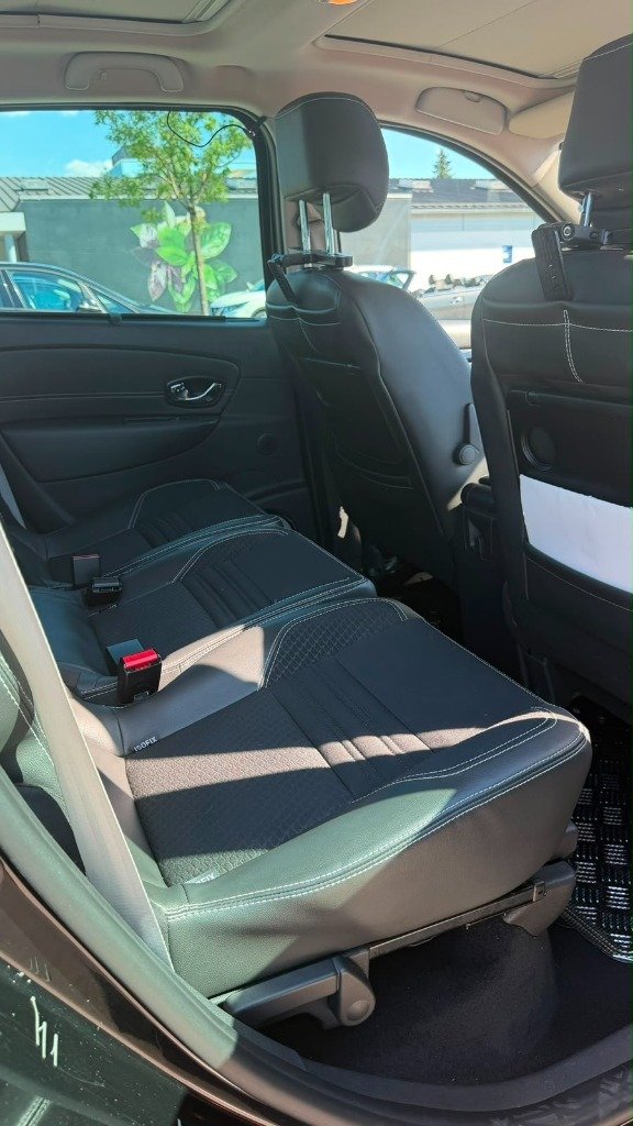 MP Taxi Stäfa - Geräumiger und sauberer Fahrzeuginnenraum hinten