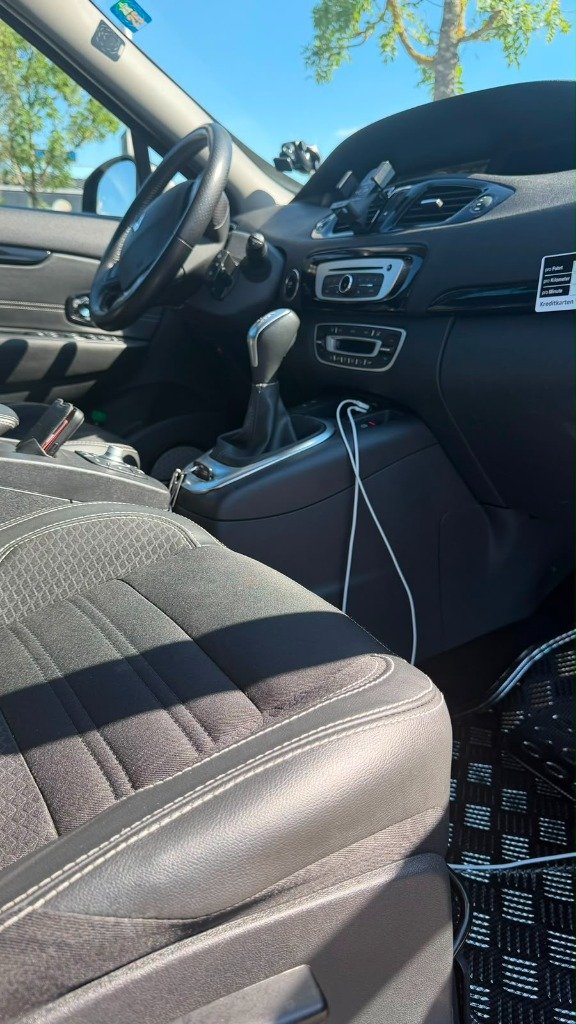 MP Taxi Stäfa - Komfortabler Fahrzeuginnenraum vorne